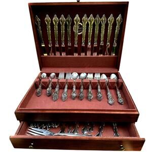 International Deep Silver 1965 'Wakefield' Silverplate 92-Piece Service for 12
